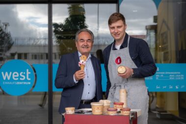 Weingrill und Weber mit Eis von Tomaselli.