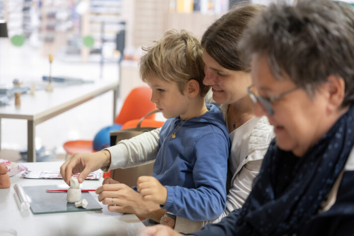 Beim STAEDTLER-Workshop powered by boesner am 22. und 23. September konnten im EKZ west verschiedene Materialien ausprobiert und der Kreativität freien Lauf gelassen werden.